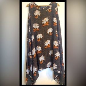 Highness- Women’s one size plus sleeveless top/dress.